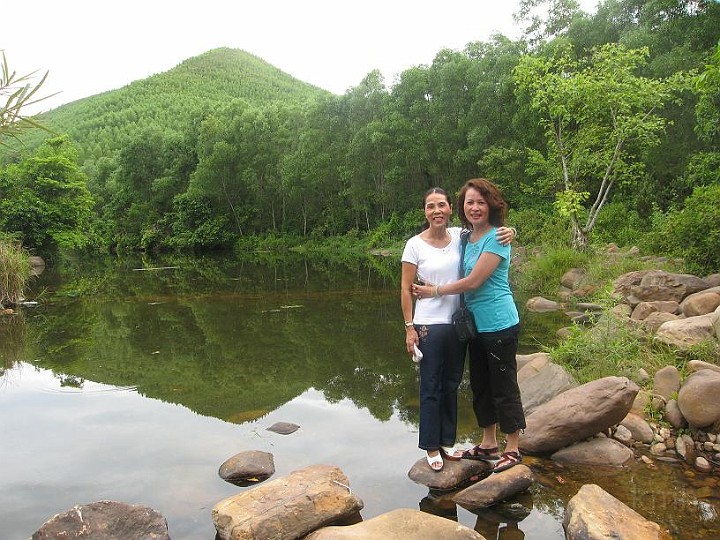 Co Nguyen Thi Bich Thu, Ngo Thi Ai Anh.JPG